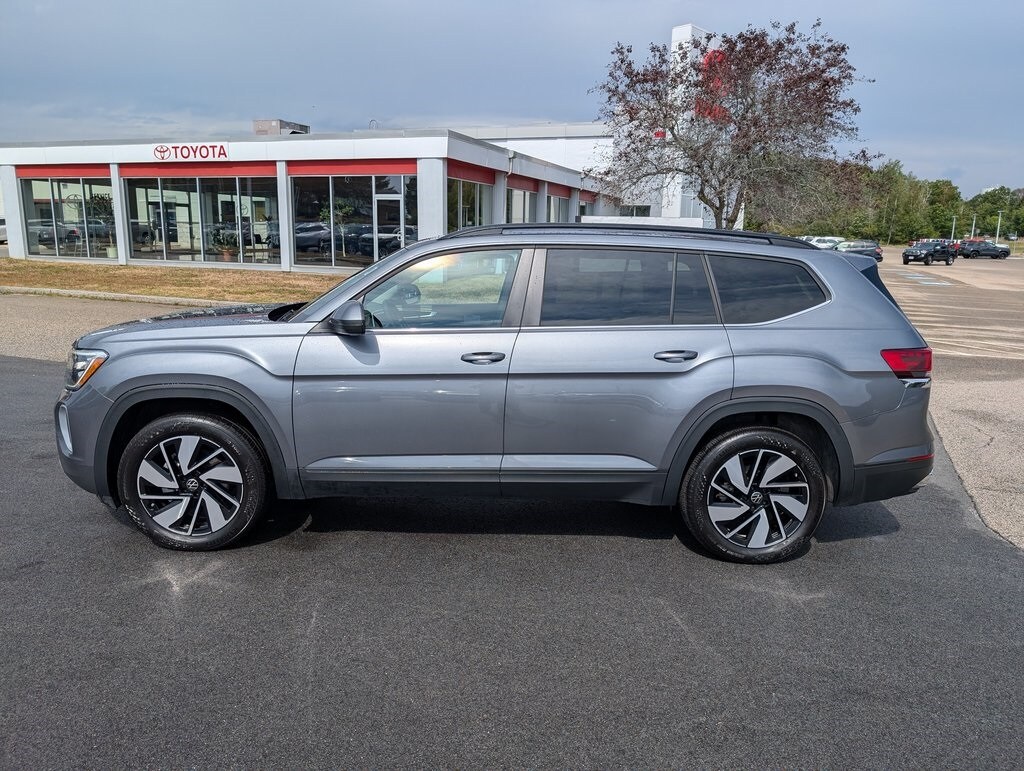 2024 Volkswagen Atlas SE Technology photo 2
