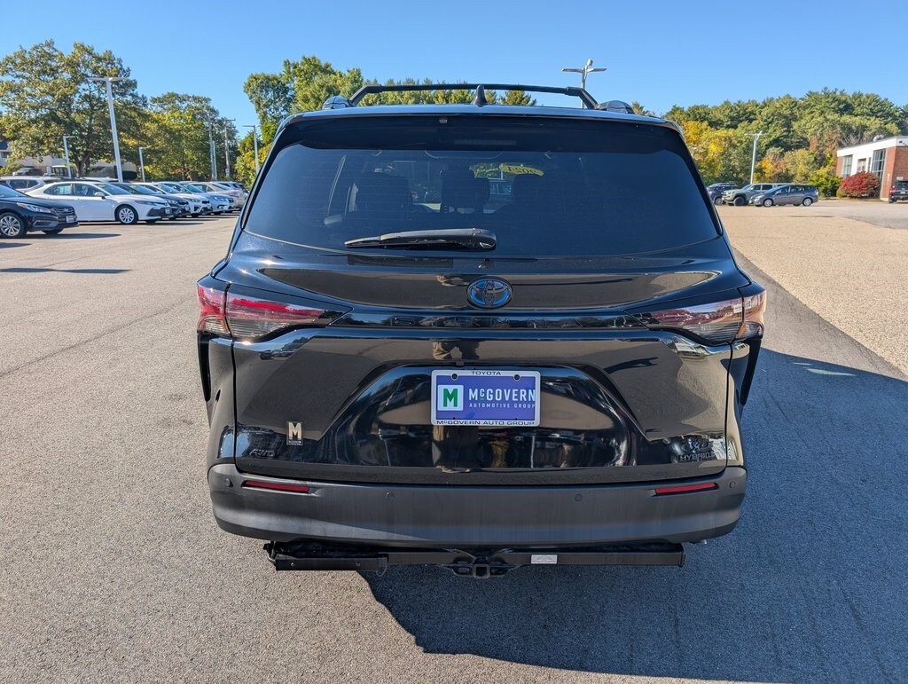 2024 Toyota Sienna Woodland Edition photo 4