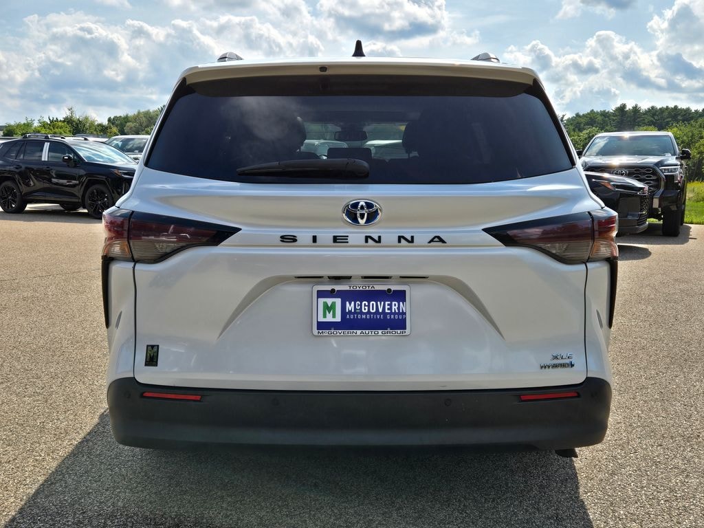 Used 2023 Toyota Sienna XLE Minivan/Van