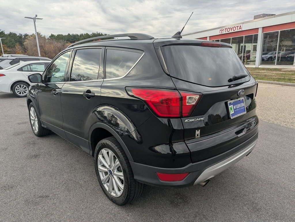 2019 Ford Escape SEL photo 3