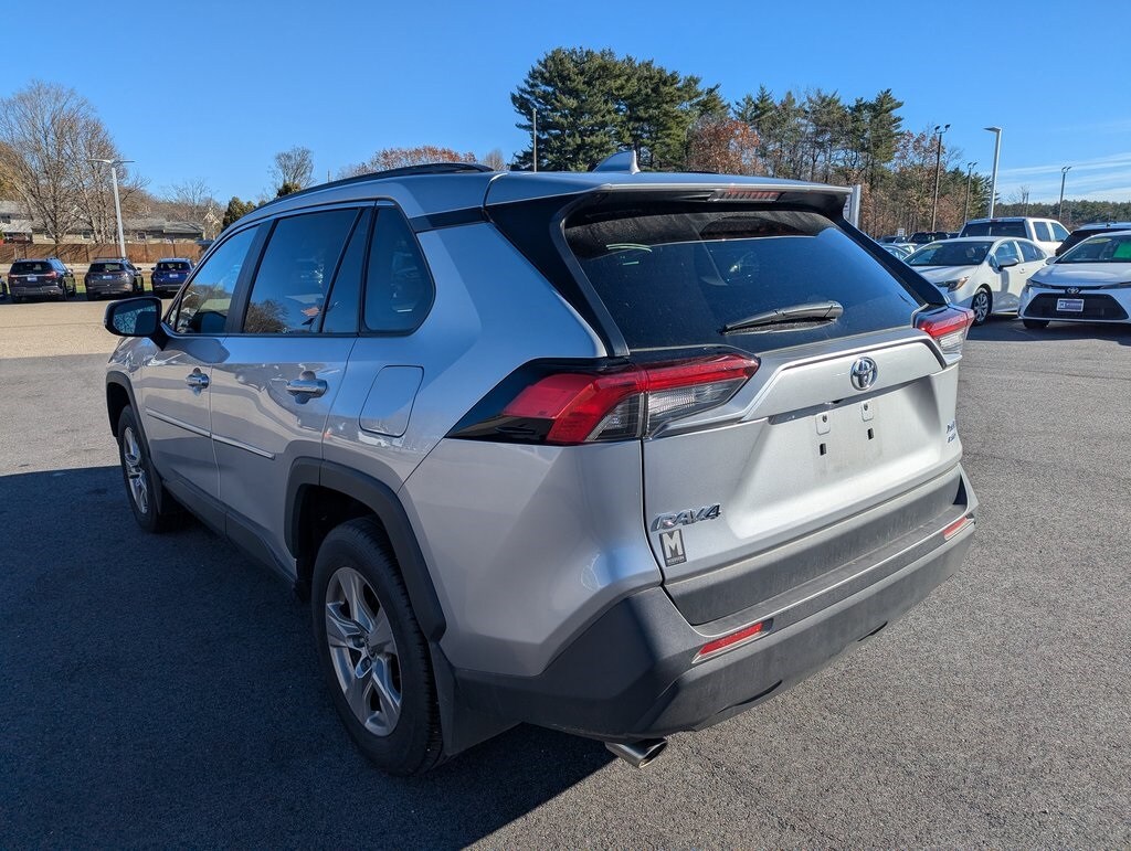 2025 Toyota RAV4 XLE photo 2