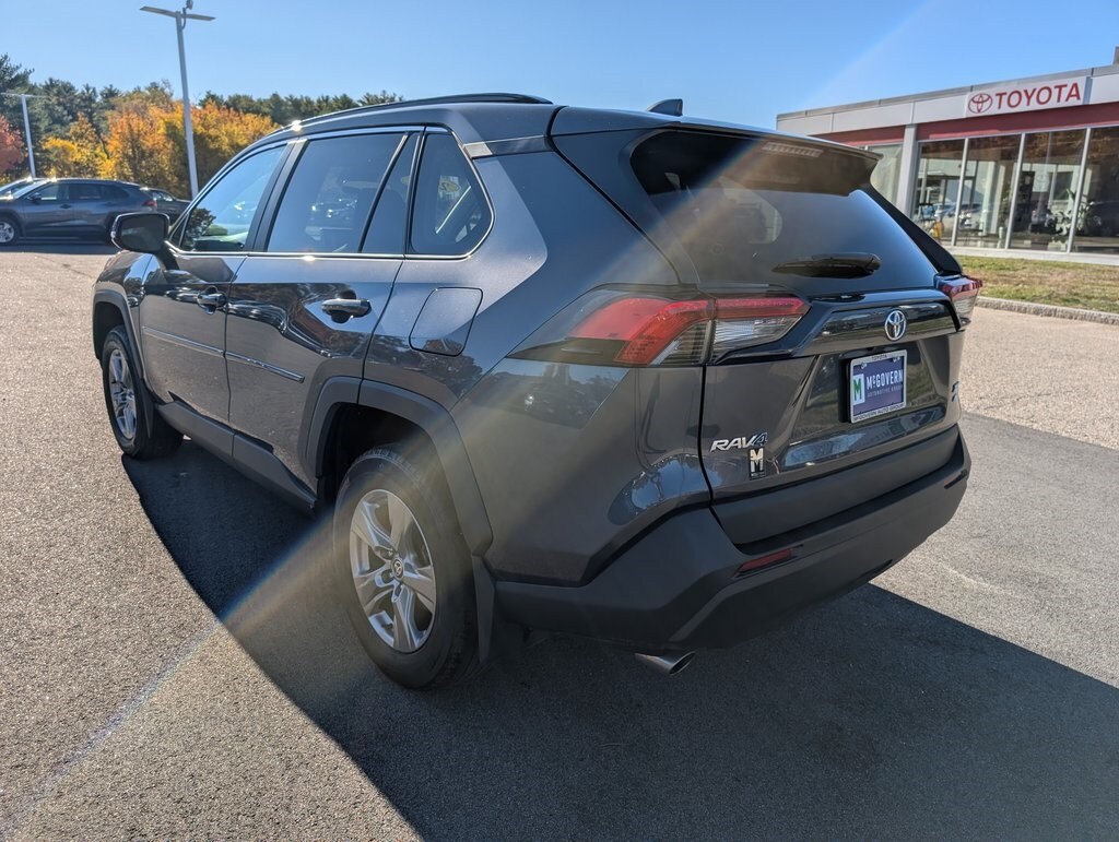2024 Toyota RAV4 XLE photo 3