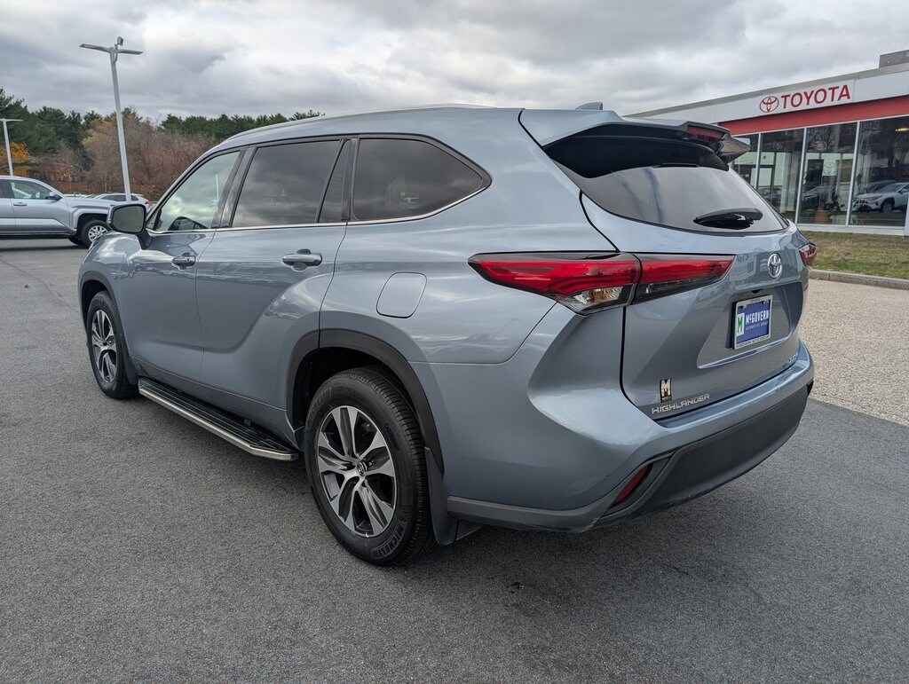 2022 Toyota Highlander XLE photo 3