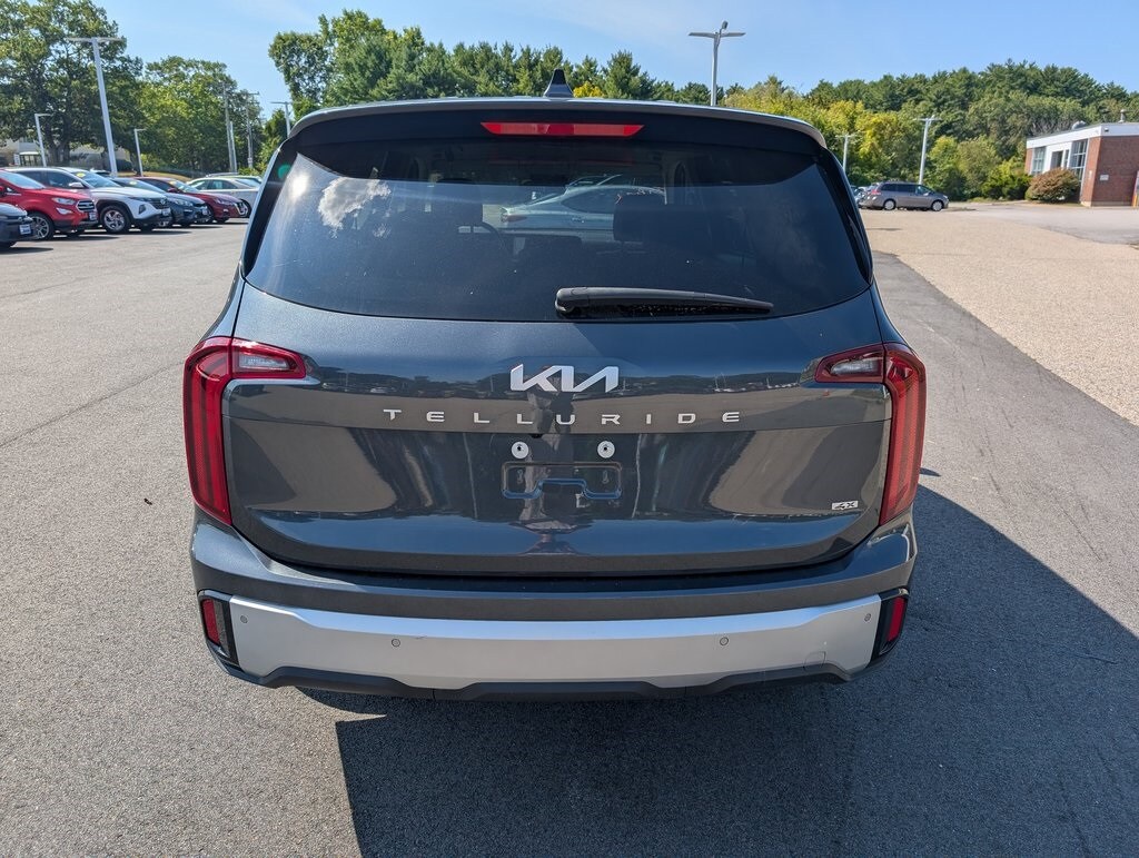 2024 Kia Telluride LX photo 3