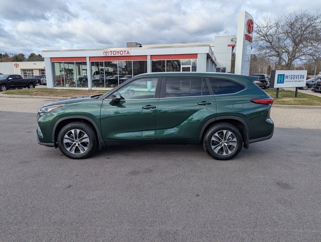 2023 Toyota Highlander XLE photo 2