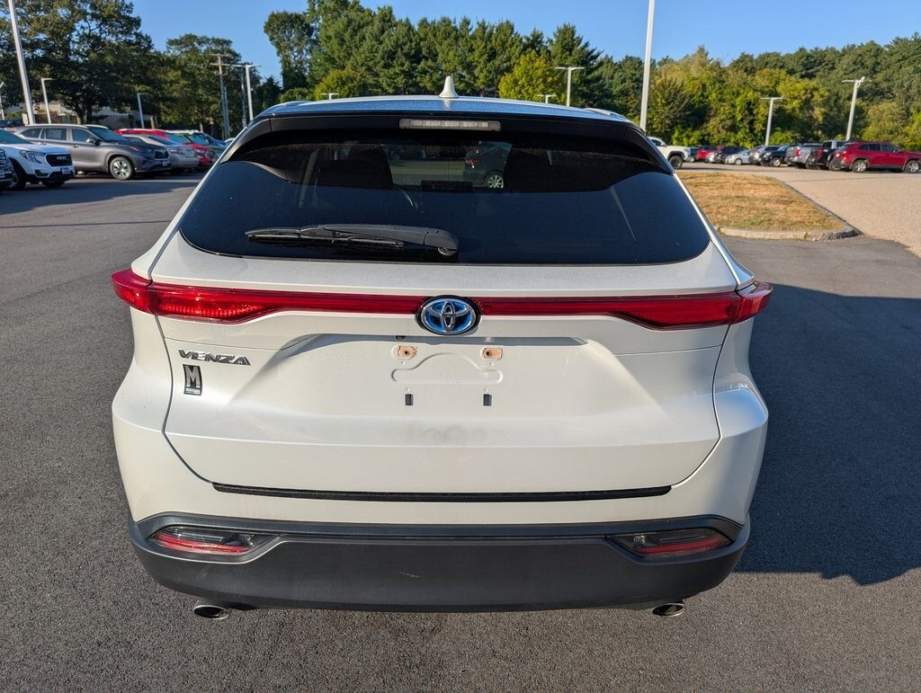 2023 Toyota Venza LE photo 3