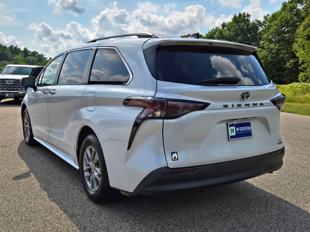 Used 2023 Toyota Sienna XLE Minivan/Van