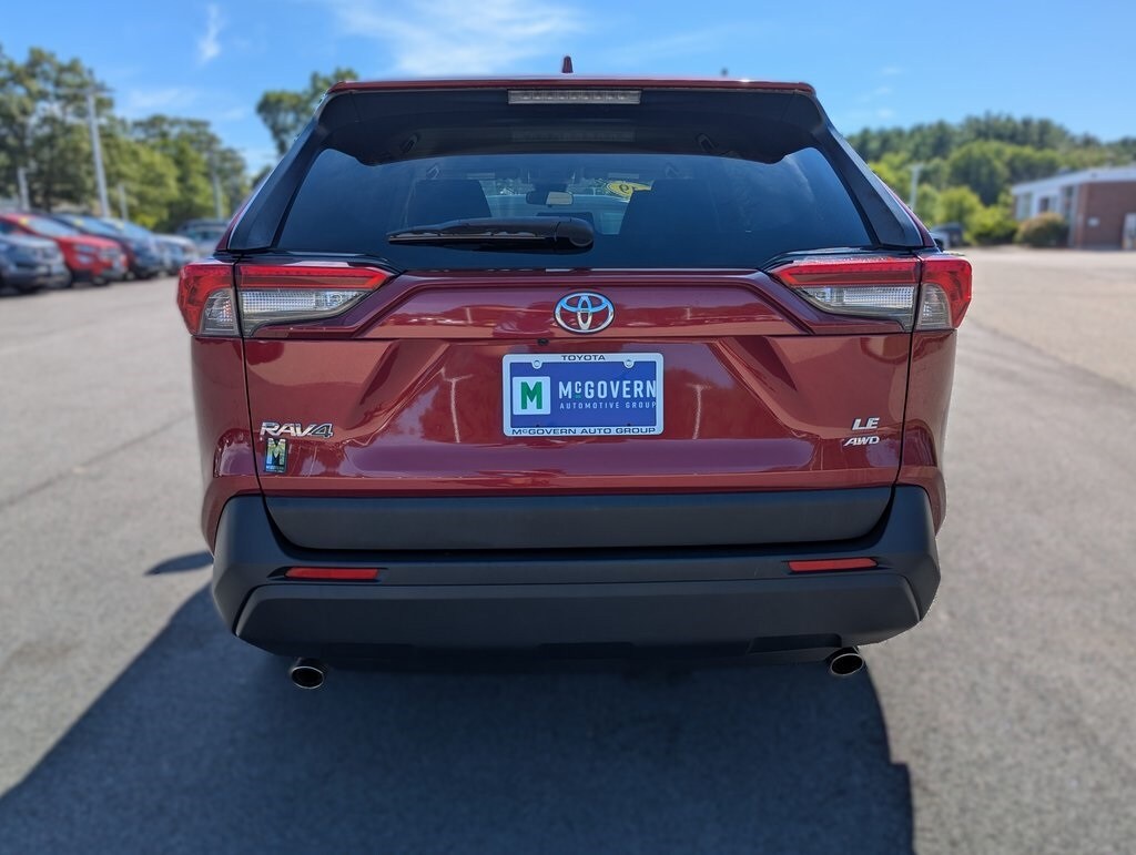 2019 Toyota RAV4 LE photo 3