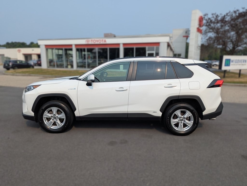 Used 2021 Toyota RAV4 XLE with VIN JTMRWRFV5MD128763 for sale in Kansas City