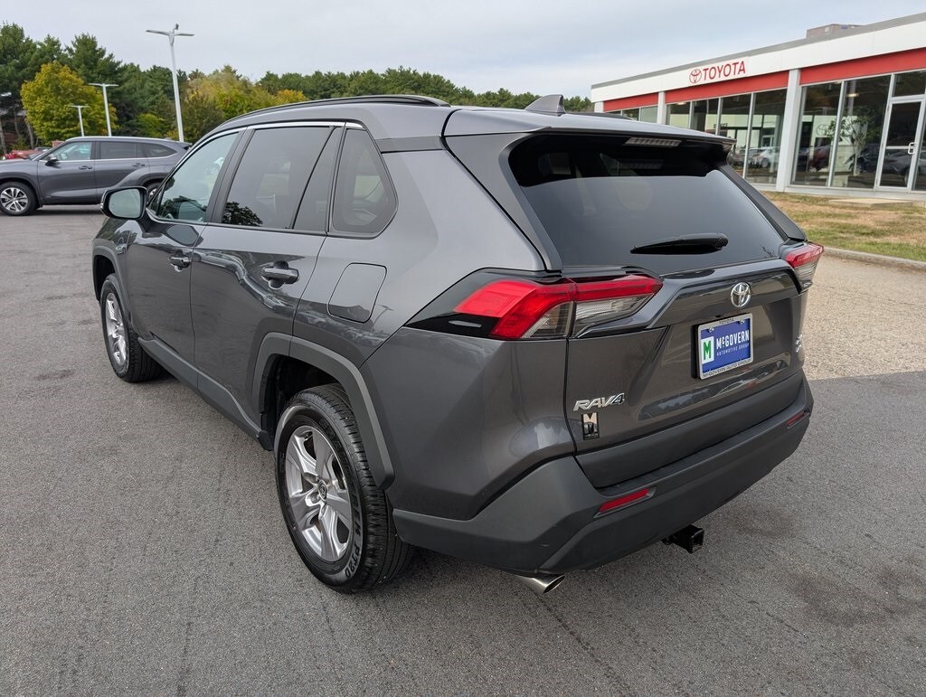 2025 Toyota RAV4 XLE photo 2