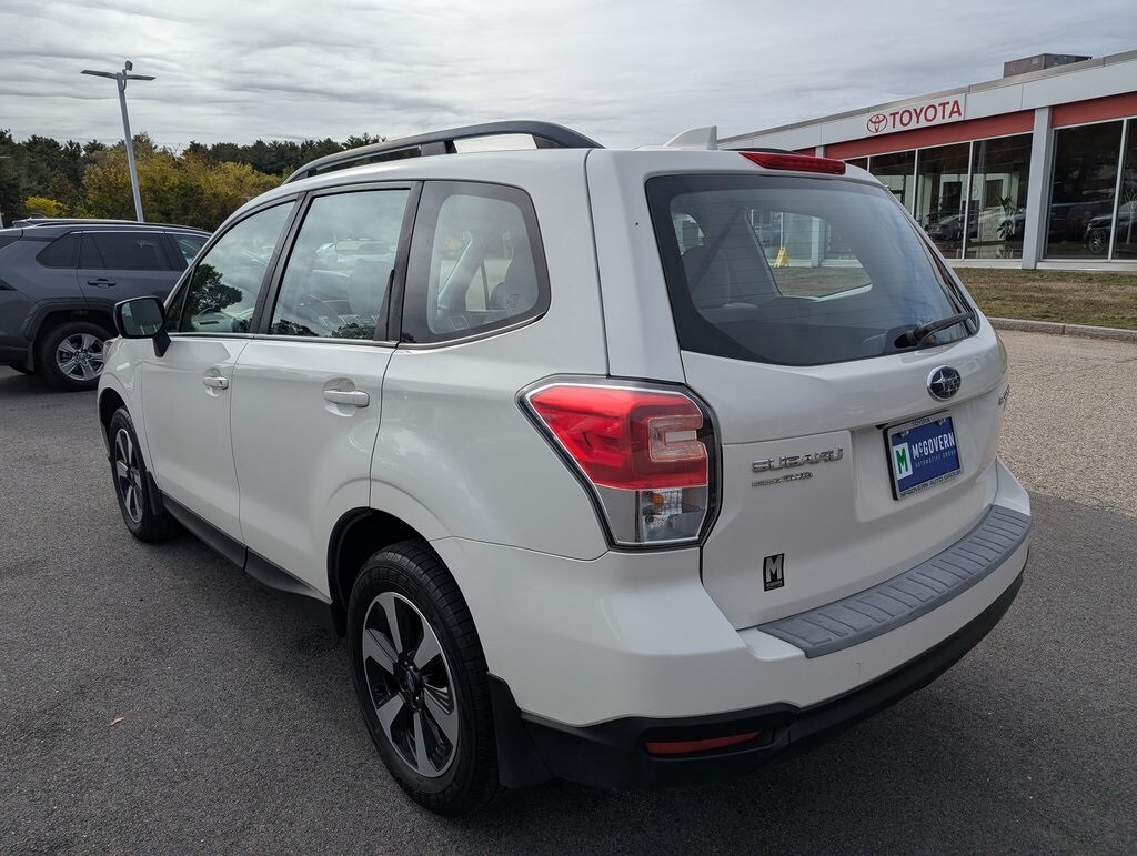 2017 Subaru Forester 2.5i photo 2