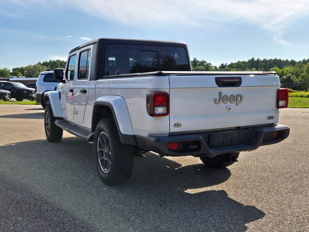 Used 2022 Jeep Gladiator Overland Truck