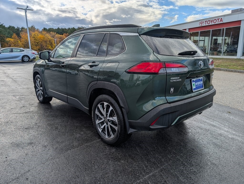 2024 Toyota Corolla Cross XLE photo 3