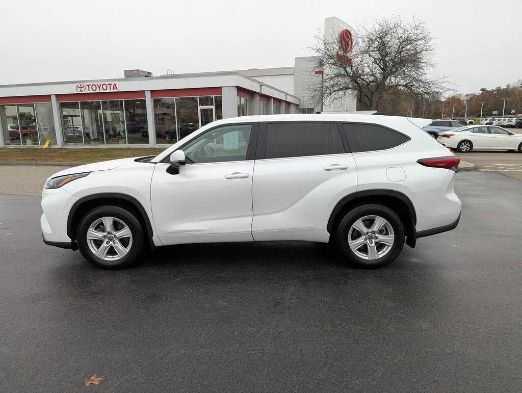 2023 Toyota Highlander L photo 2