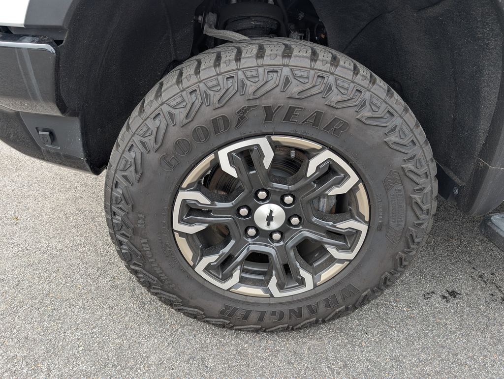 2024 Chevrolet Silverado 1500 ZR2 - Photo 12