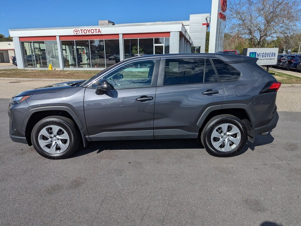 2024 Toyota RAV4 LE photo 2