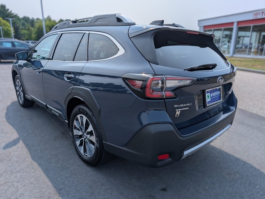 2024 Subaru Outback Touring photo 2