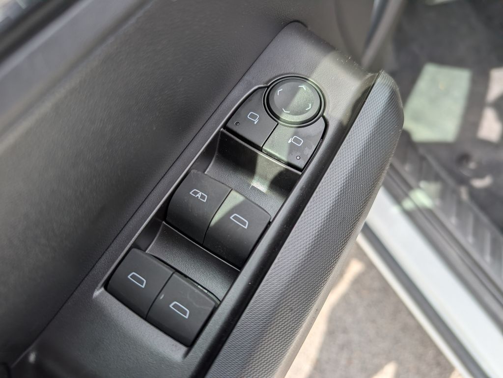 2024 Chevrolet Colorado LT - Photo 15