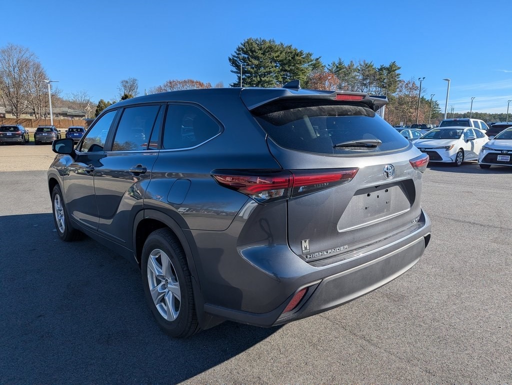 Used 2025 Toyota Highlander LE SUV