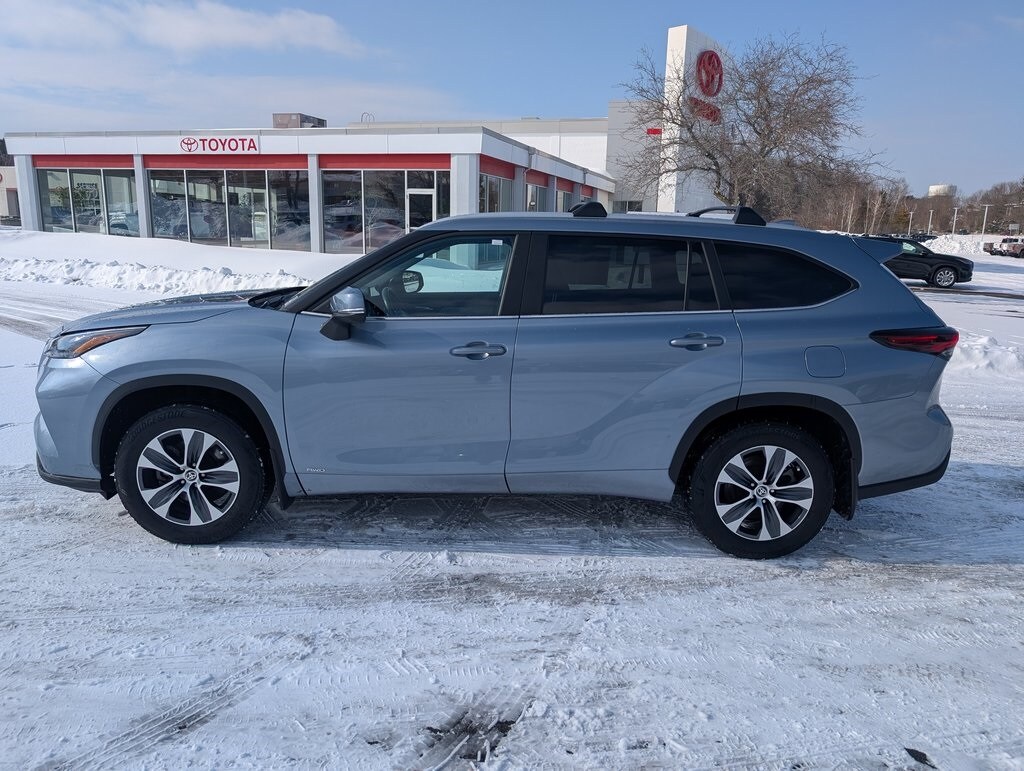 Used 2024 Toyota Highlander Hybrid XLE SUV