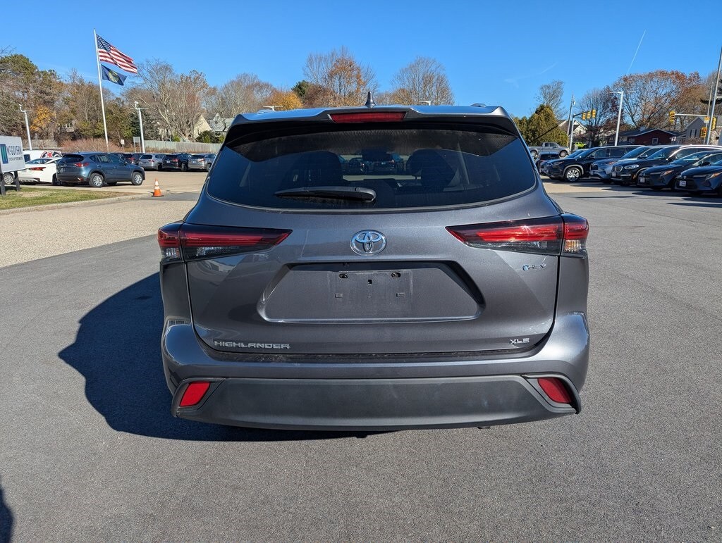 2025 Toyota Highlander LE photo 2