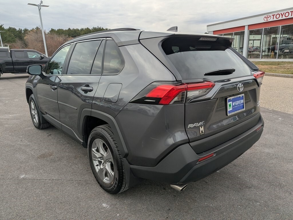 2025 Toyota RAV4 XLE photo 3