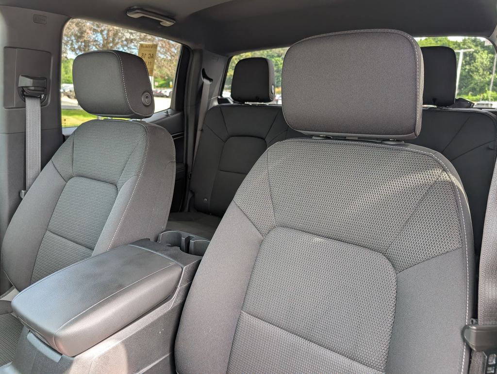 2024 Chevrolet Colorado LT - Photo 17