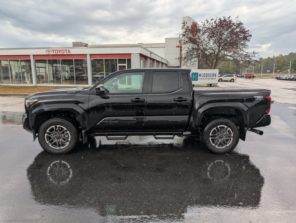 2025 Toyota Tacoma 4x4 TRD Sport photo 2