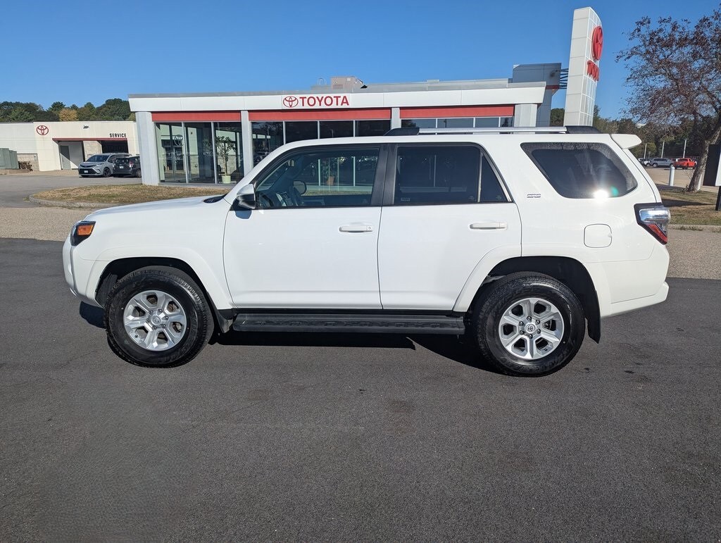 2024 Toyota 4Runner SR5 photo 2