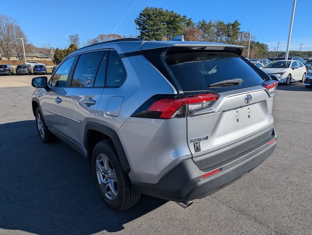 2025 Toyota RAV4 XLE photo 2