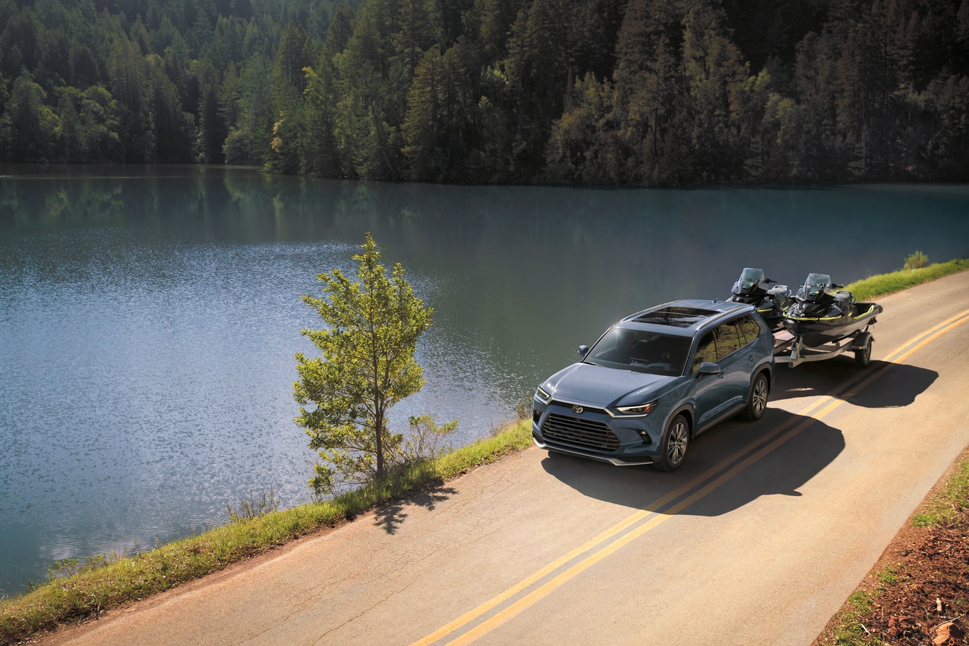 Toyota Grand Highlander Hybrid towing jet skis