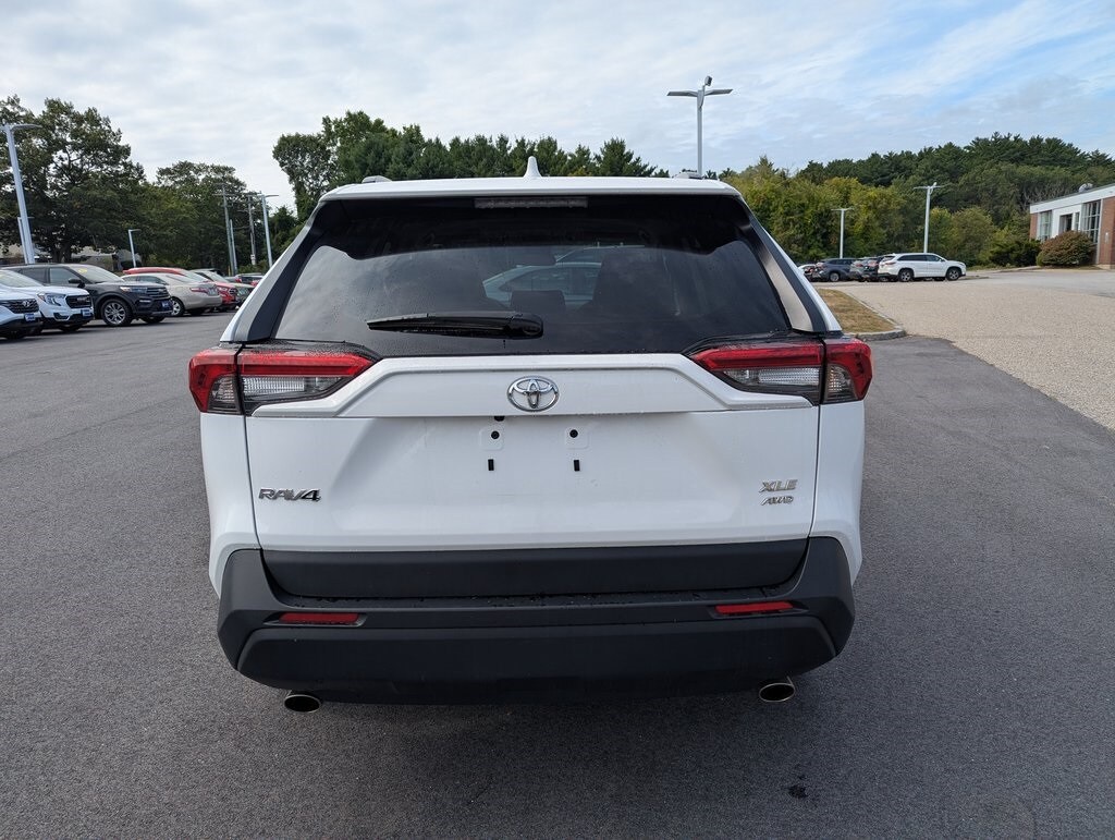 2023 Toyota RAV4 XLE photo 4
