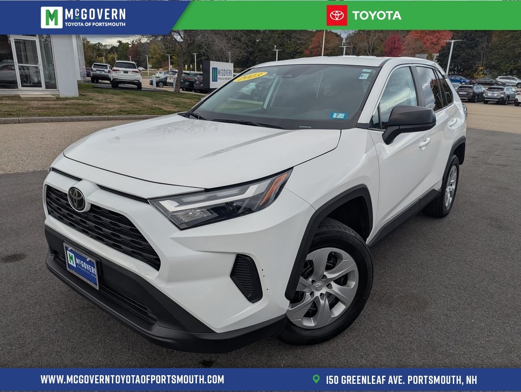 2023 Toyota RAV4 LE's photo