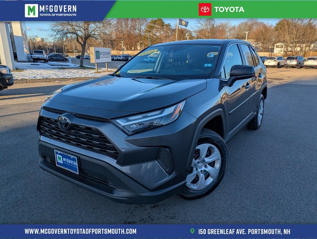 2024 Toyota RAV4 LE's photo