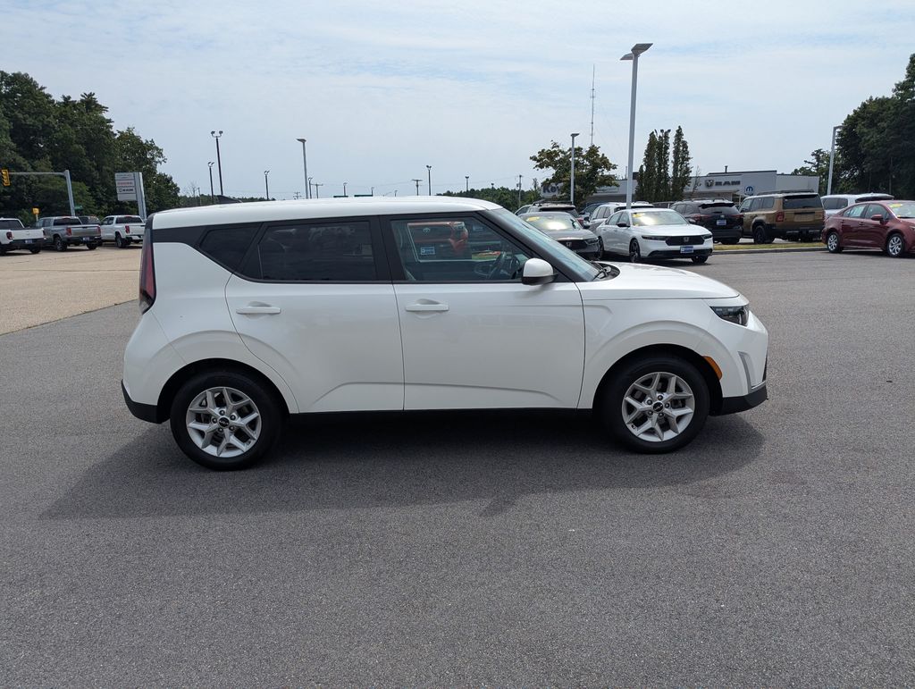2023 Kia Soul LX - Photo 7
