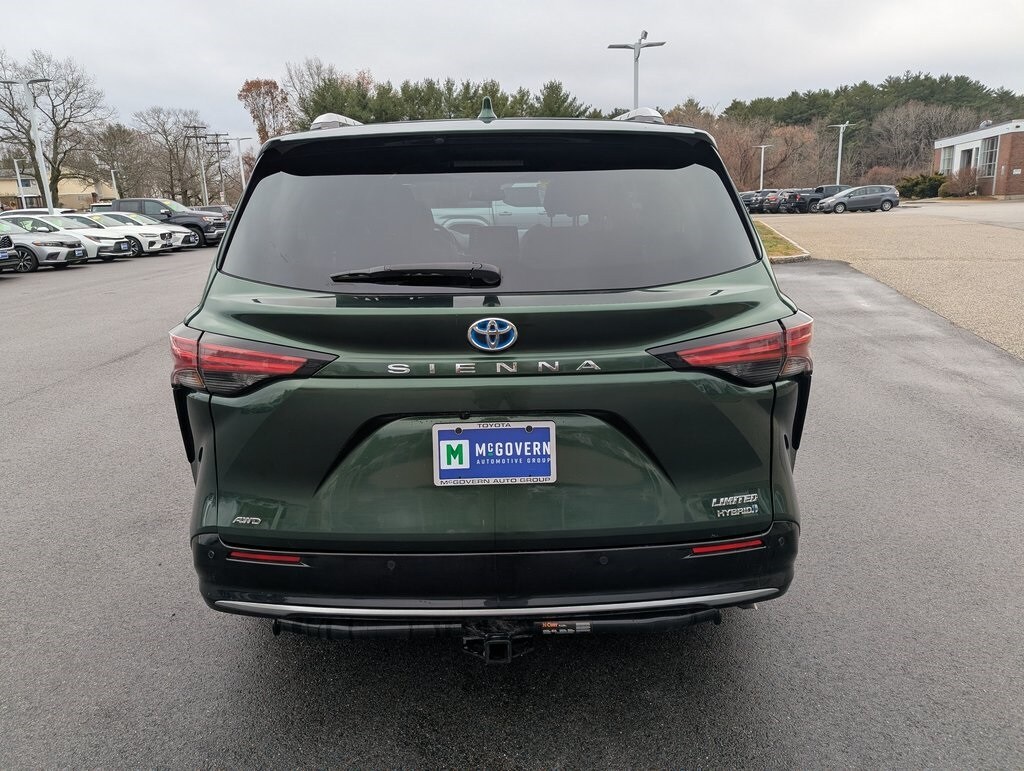 2023 Toyota Sienna LE photo 4