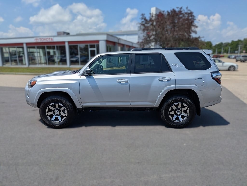 2024 Toyota 4Runner TRD Off-Road photo 2