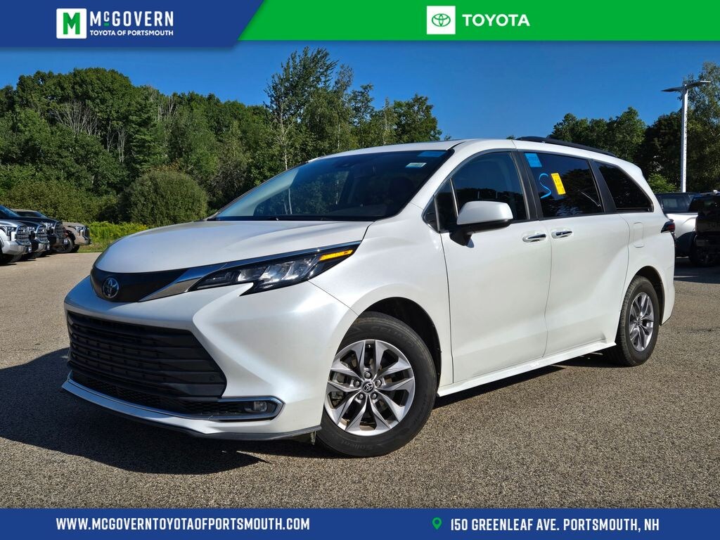 Used 2023 Toyota Sienna XLE Minivan/Van