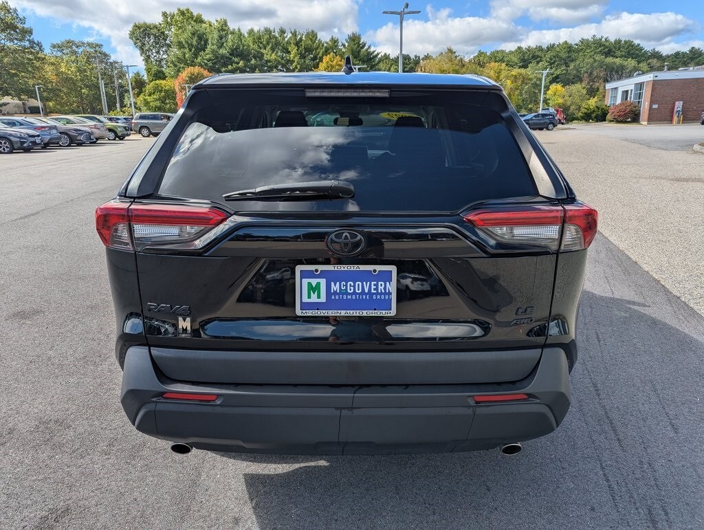 2022 Toyota RAV4 LE photo 3