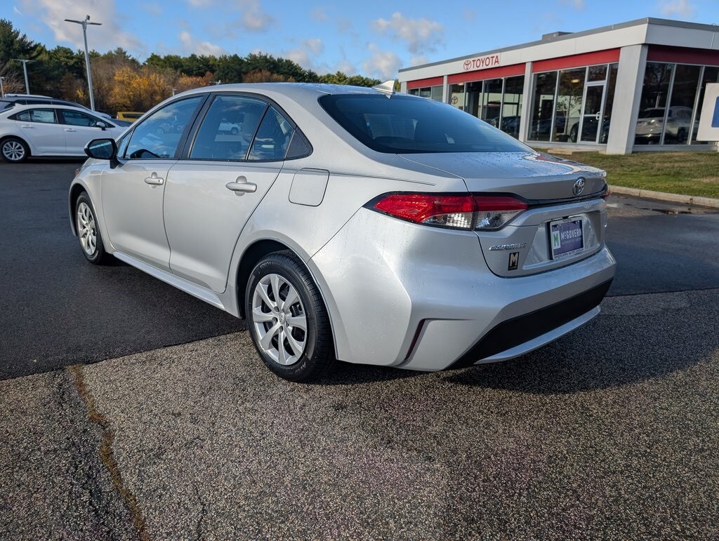 2021 Toyota Corolla LE photo 3