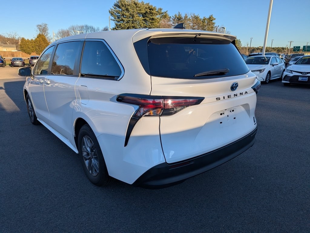 Used 2024 Toyota Sienna LE Minivan/Van