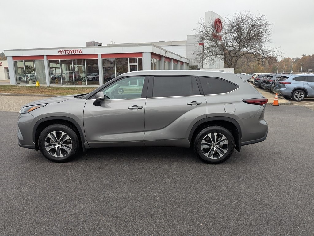 Used 2025 Toyota Highlander XLE SUV