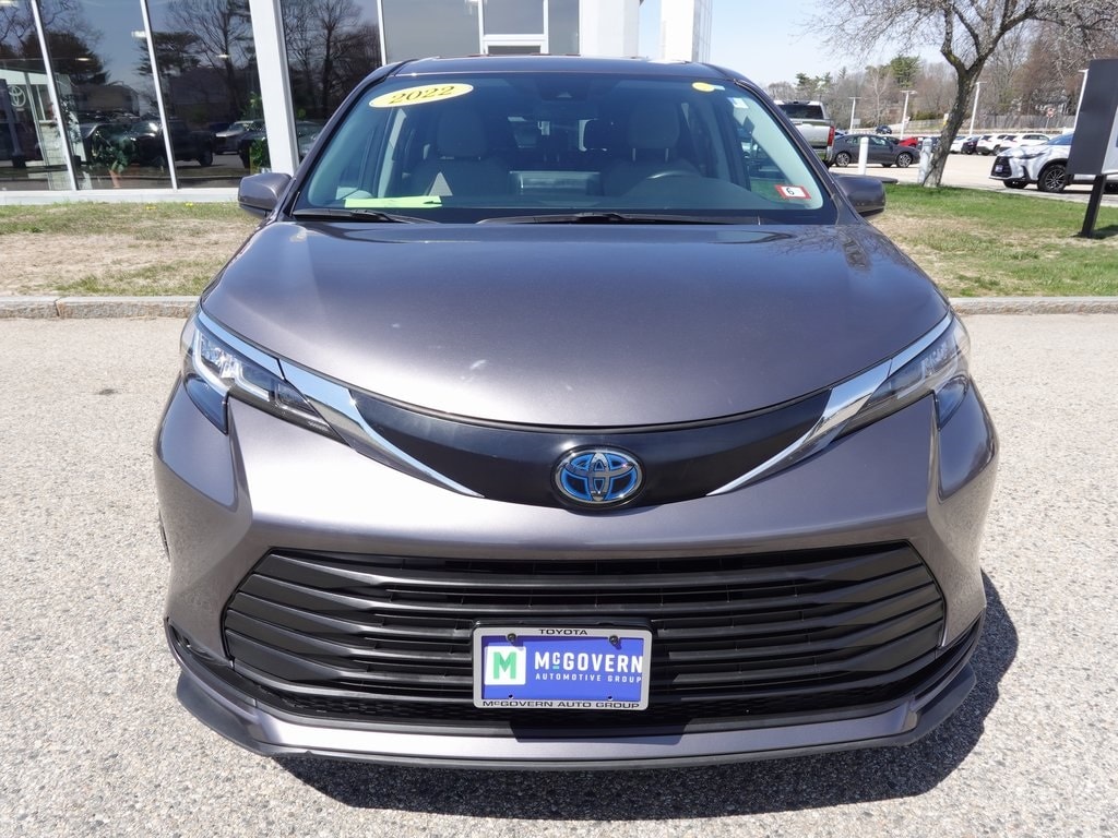 Used 2022 Toyota Sienna LE with VIN 5TDKRKEC4NS116738 for sale in Portsmouth, NH
