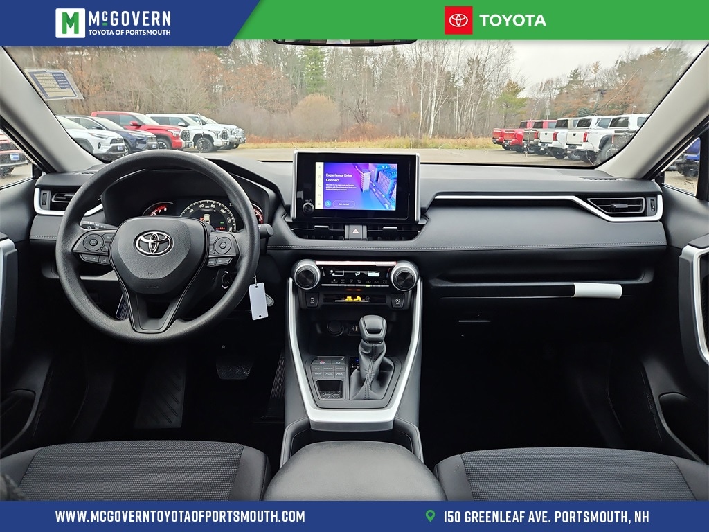 2025 Toyota RAV4 LE's photo