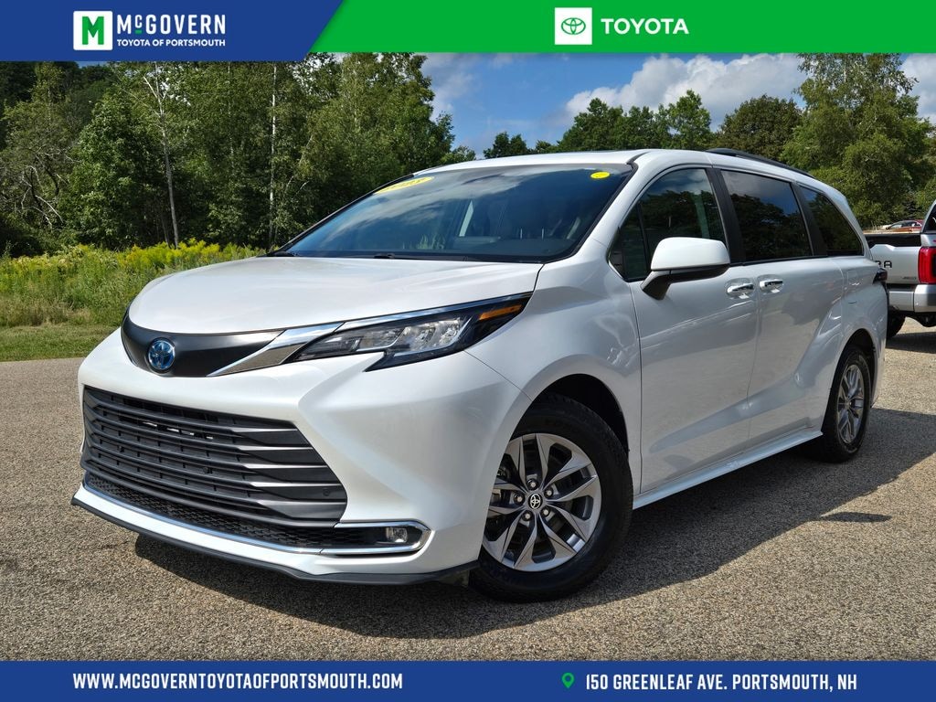 Used 2023 Toyota Sienna XLE Minivan/Van