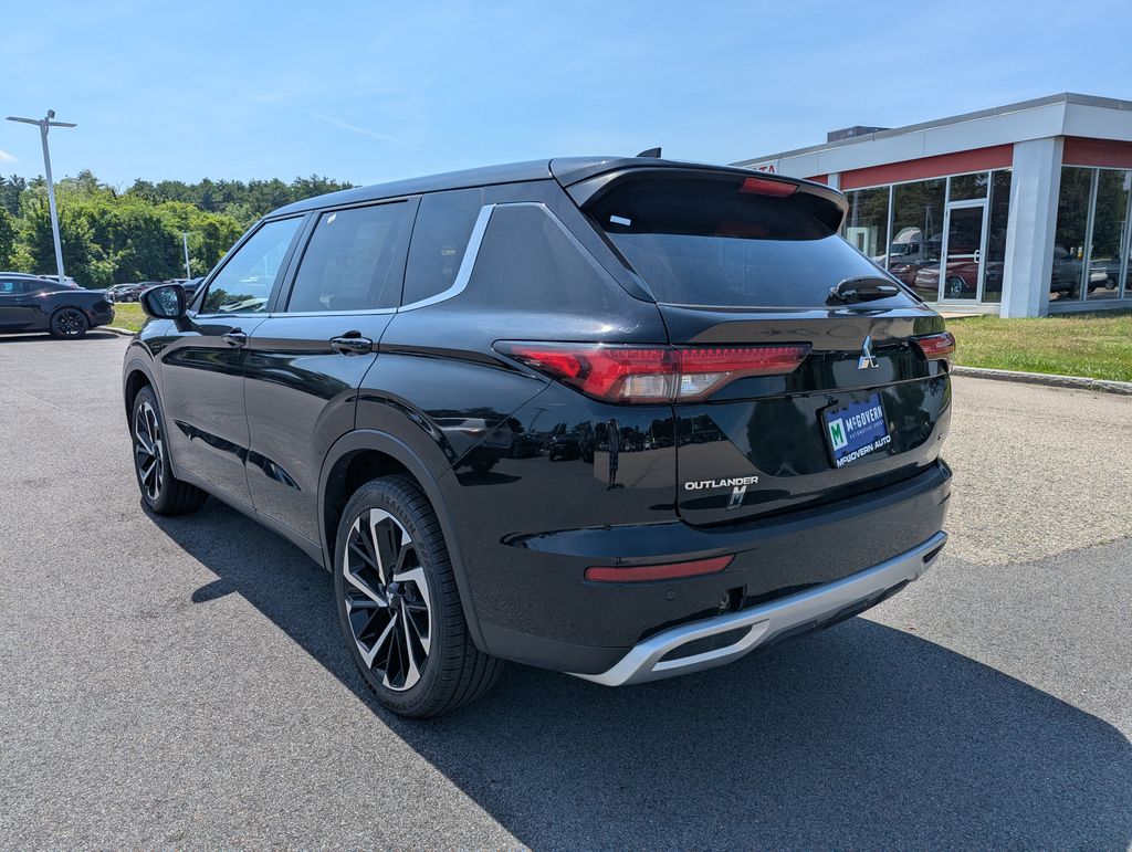 2024 Mitsubishi Outlander SE - Photo 3