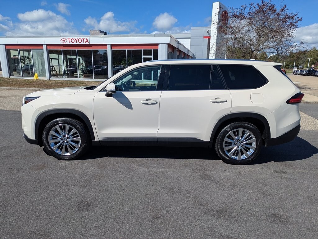 2024 Toyota Grand Highlander Platinum photo 2