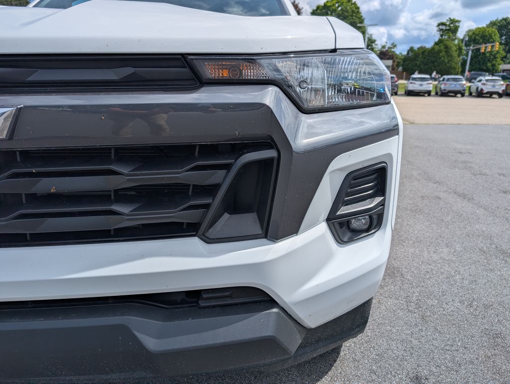 2024 Chevrolet Colorado LT - Photo 11