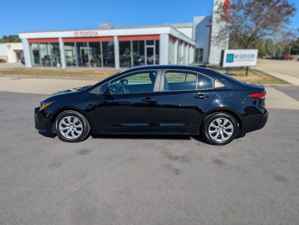 2024 Toyota Corolla LE photo 2