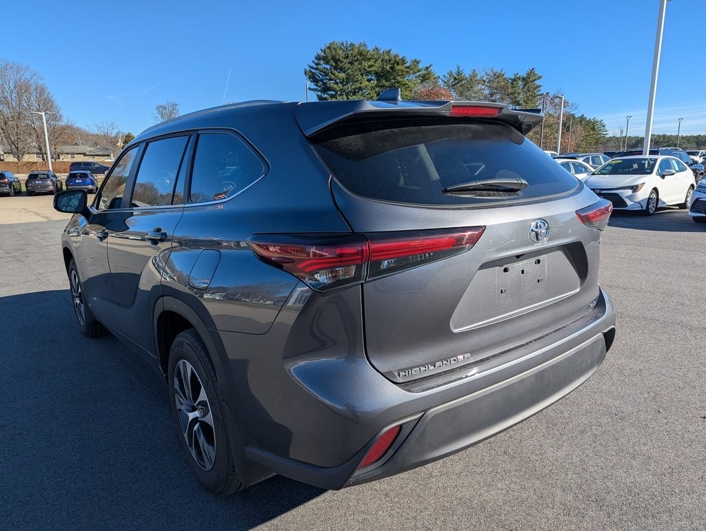 Used 2025 Toyota Highlander Hybrid XLE SUV